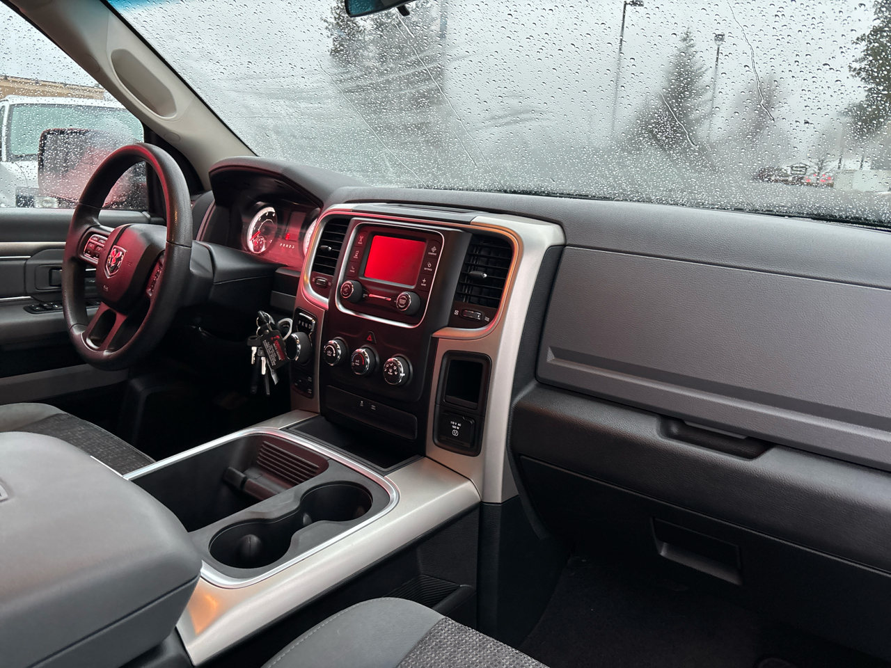 RAM 1500 4WD Quad Cab 140.5" SLT 2017