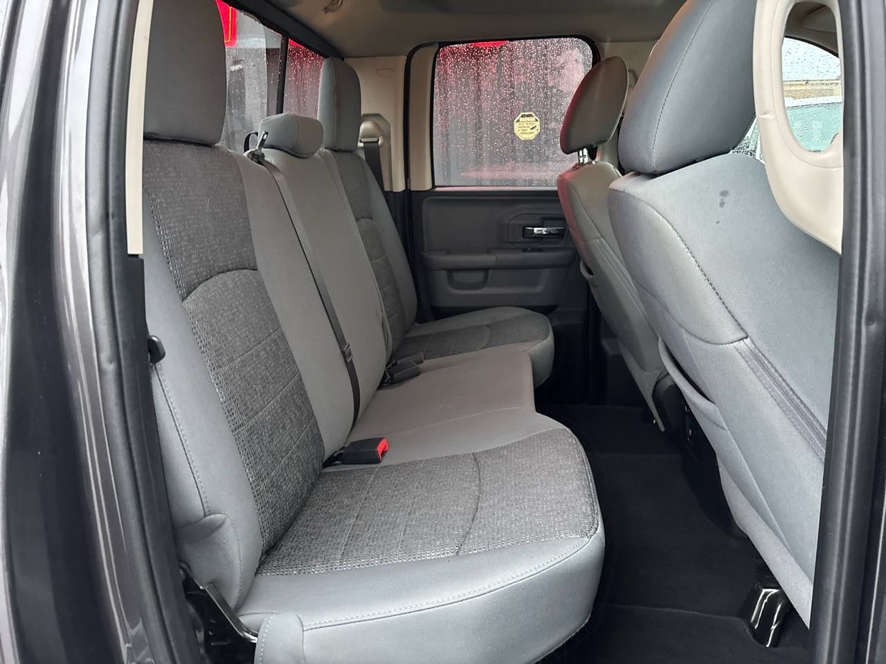 RAM 1500 4WD Quad Cab 140.5" SLT 2017