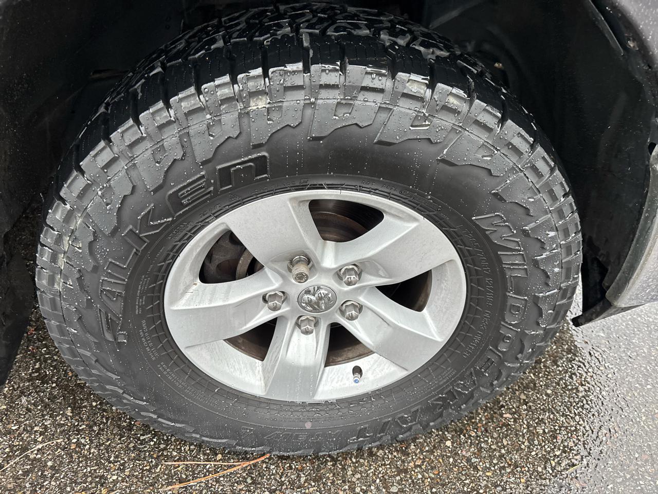 RAM 1500 4WD Quad Cab 140.5" SLT 2017