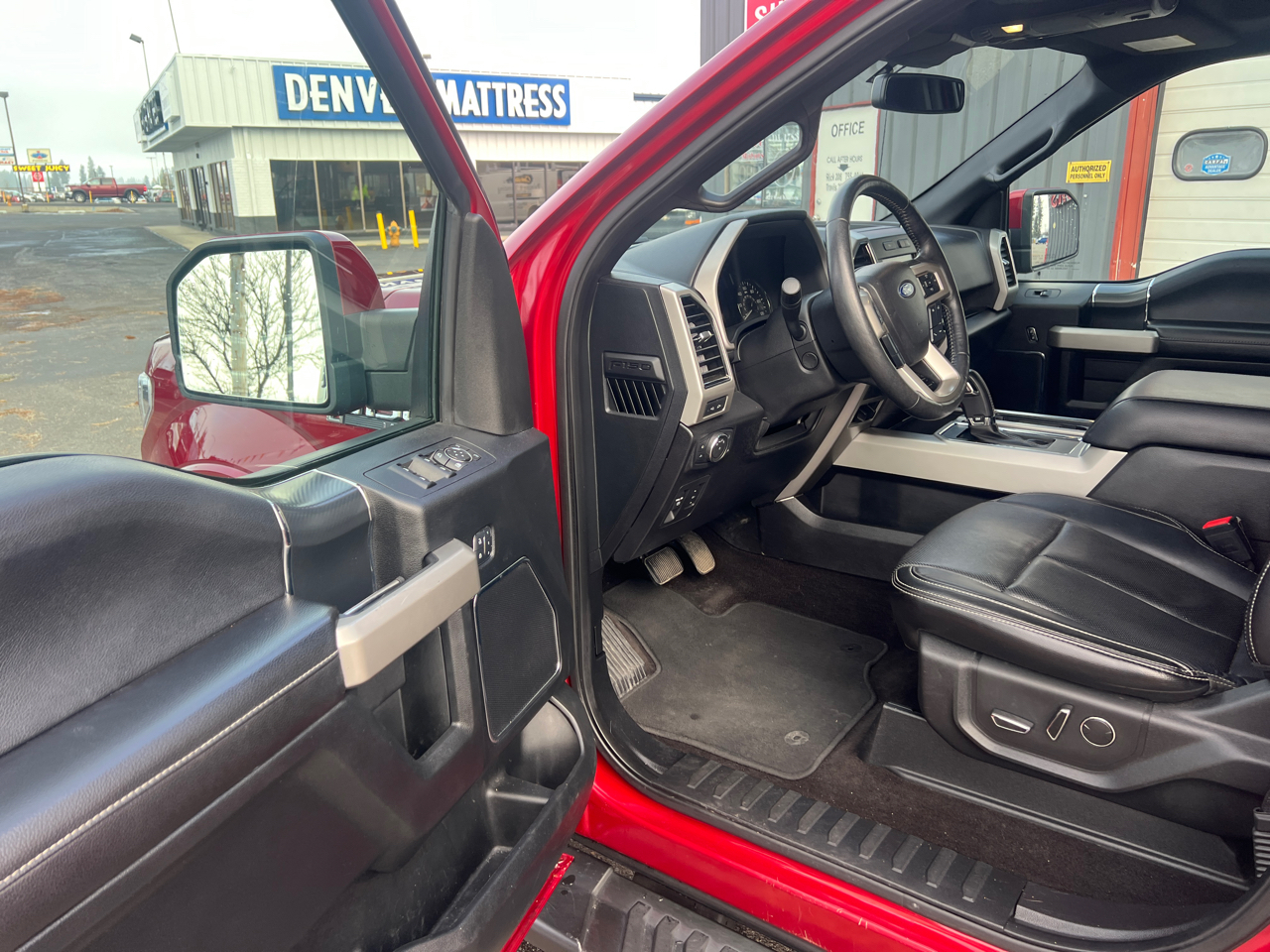 Ford F-150 4WD SuperCrew 145" Lariat 2018