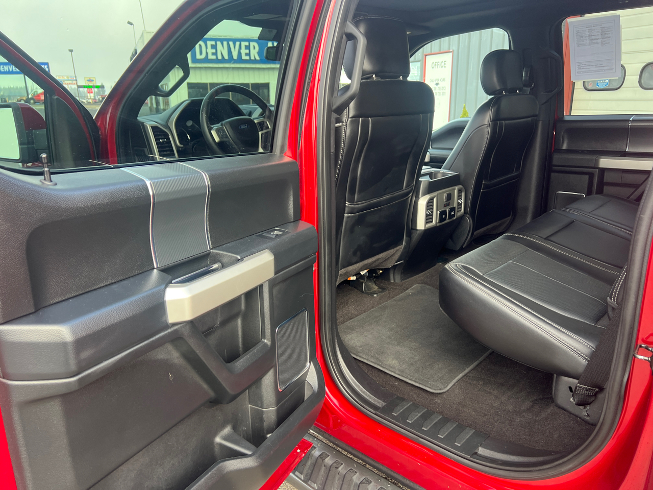 Ford F-150 4WD SuperCrew 145" Lariat 2018