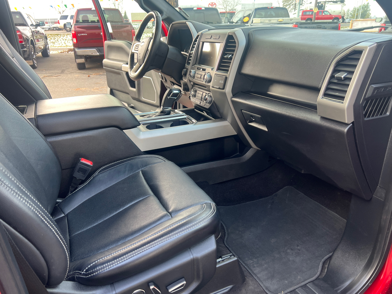 Ford F-150 4WD SuperCrew 145" Lariat 2018