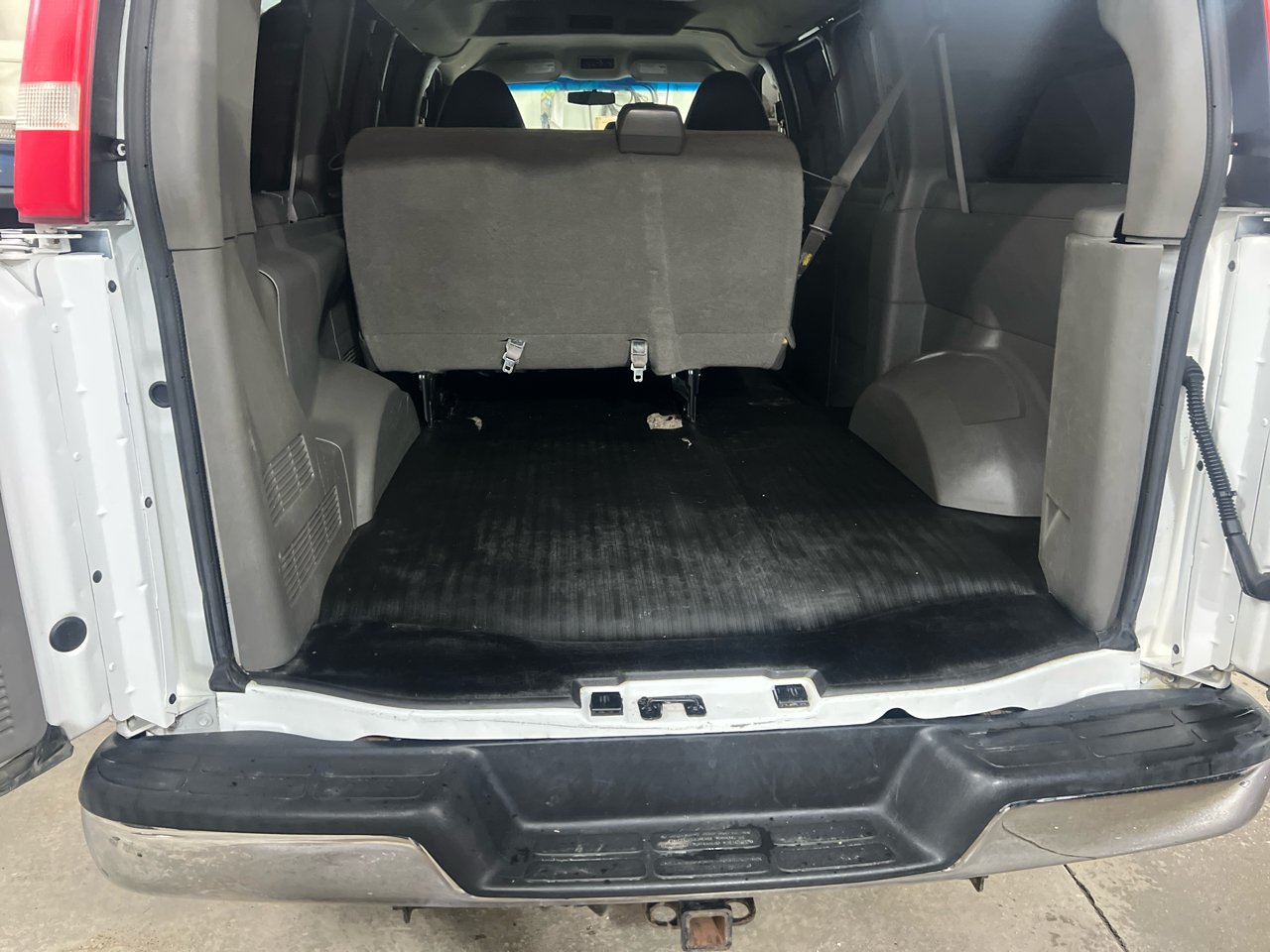 GMC Savana Passenger AWD 1500 135" LS 2014