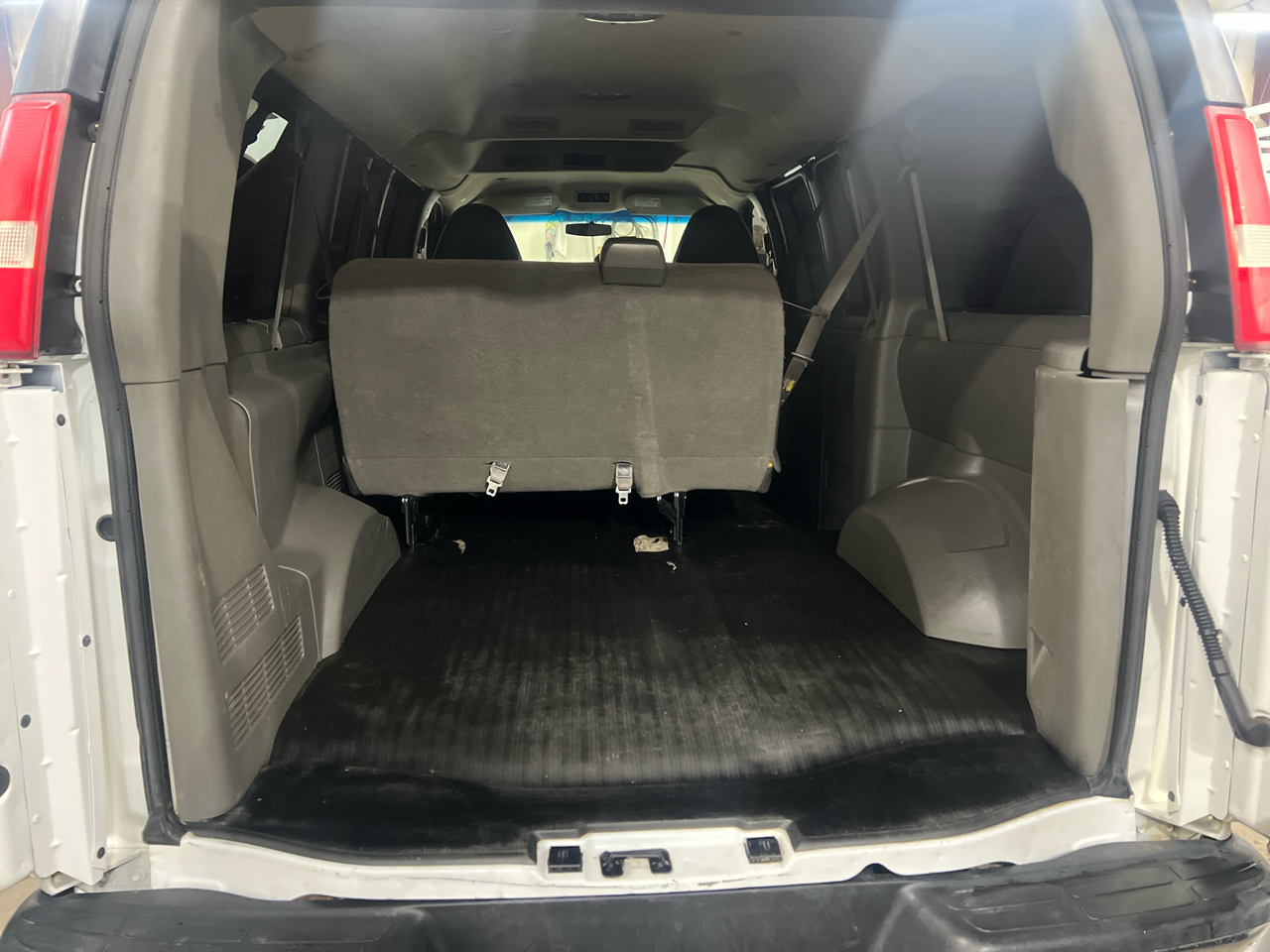 GMC Savana Passenger AWD 1500 135" LS 2014