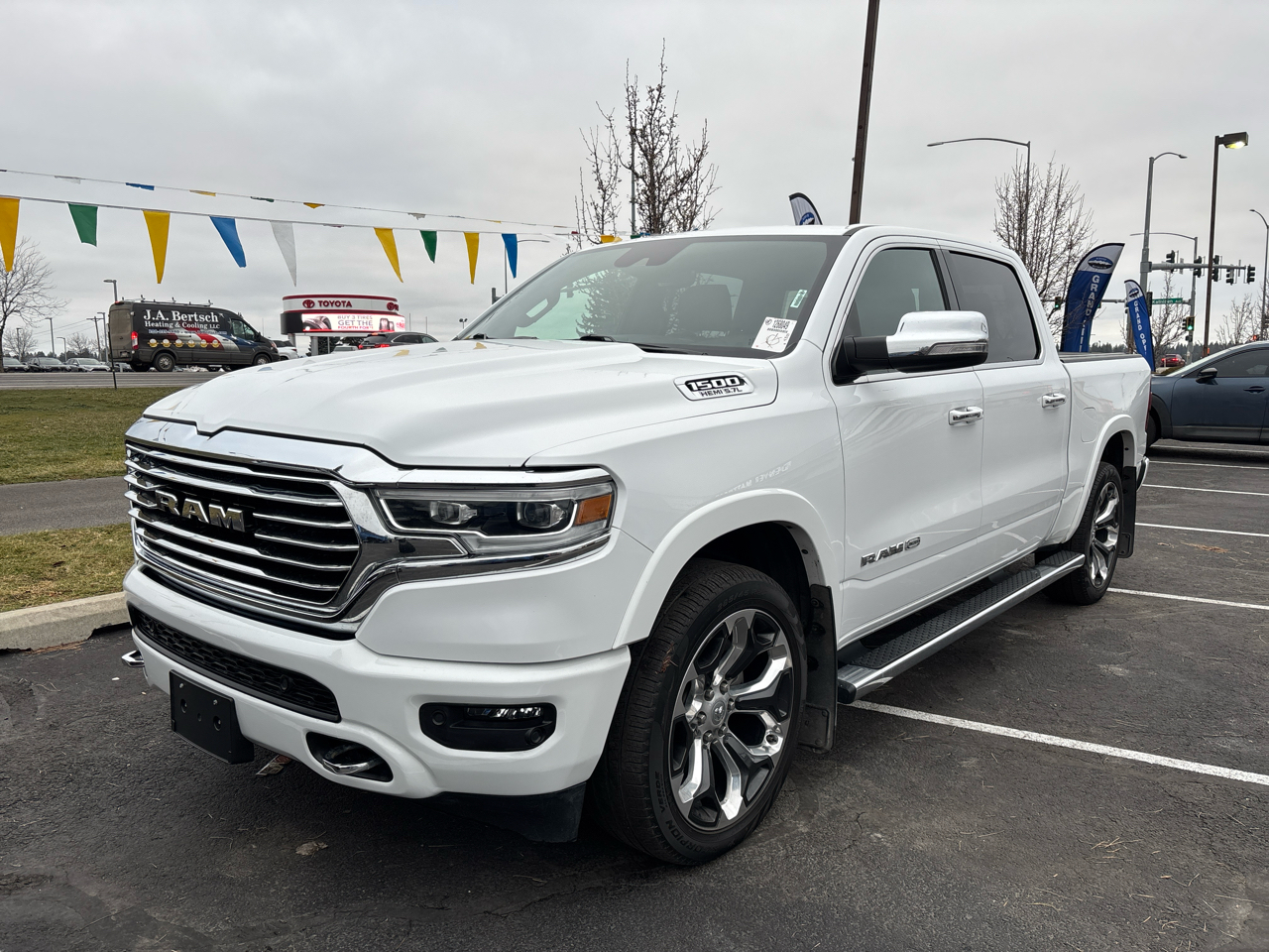 2022 RAM 1500 Limited Longhorn 4x4 Crew Cab 5'7" Box