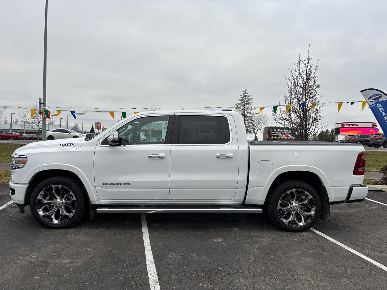 RAM 1500 Limited Longhorn 4x4 Crew Cab 5'7" Box 2022