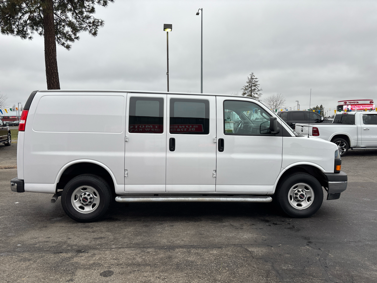 GMC Savana Cargo Van RWD 2500 135" 2023