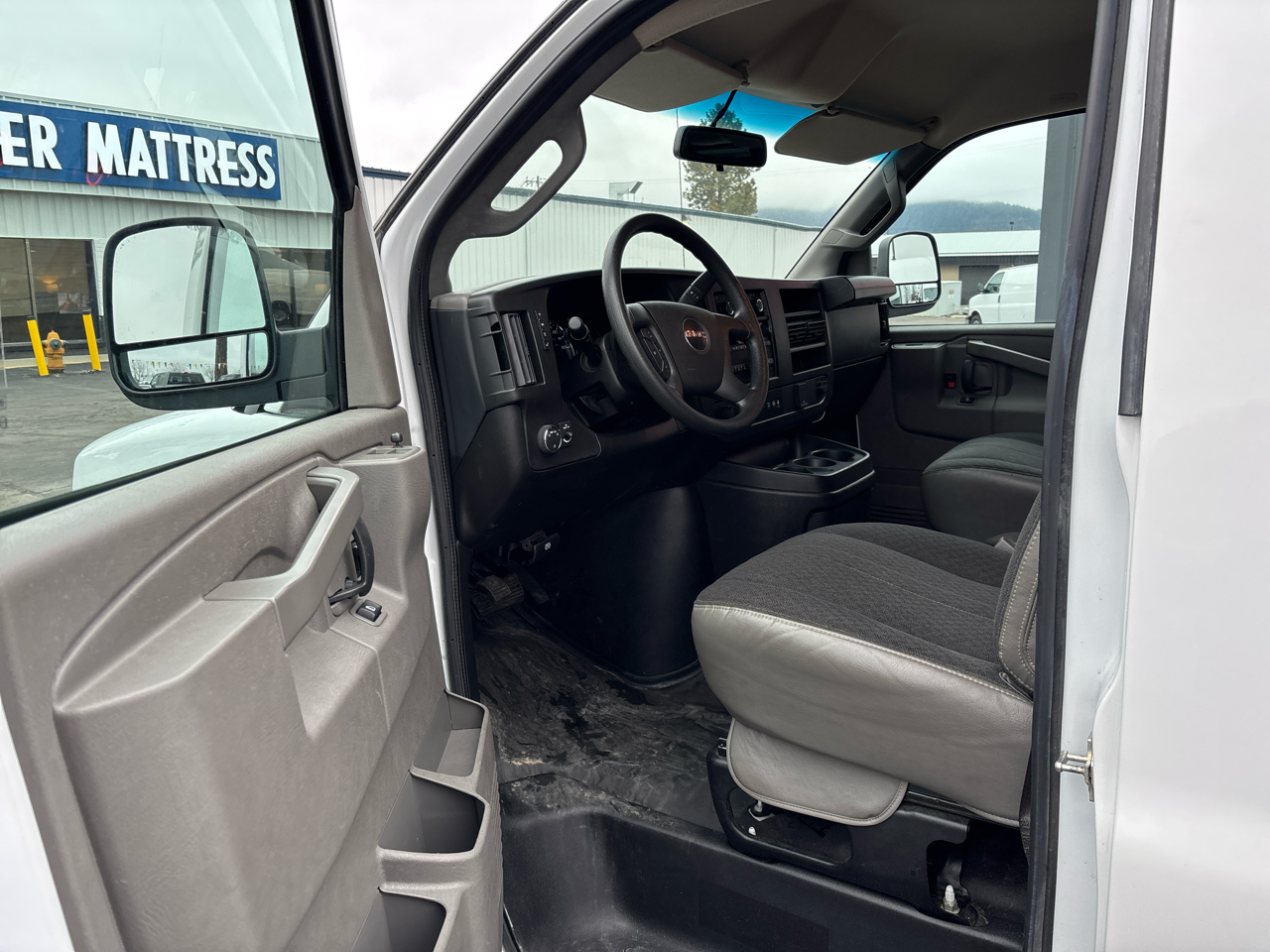 GMC Savana Cargo Van RWD 2500 135" 2023