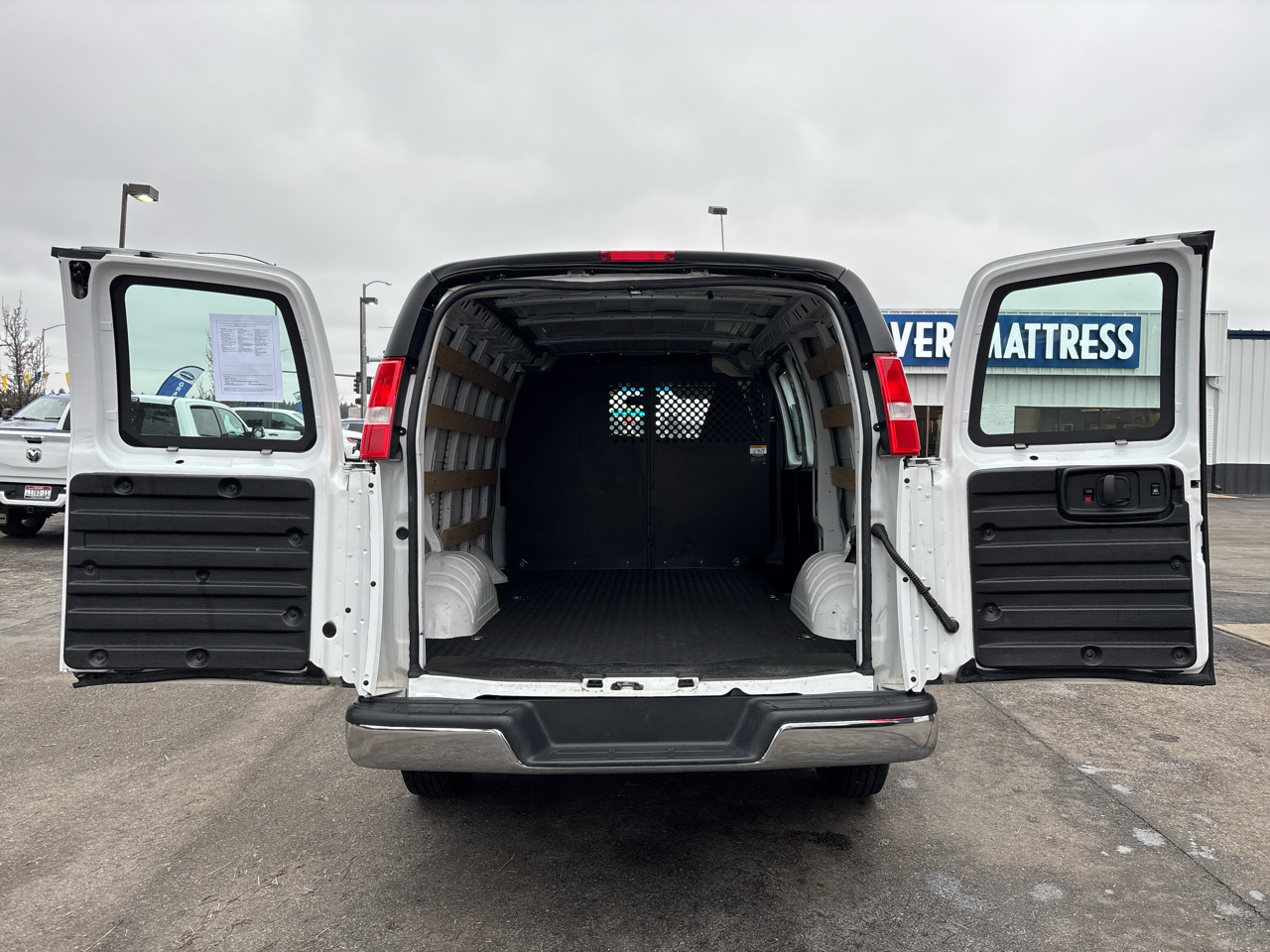 GMC Savana Cargo Van RWD 2500 135" 2023