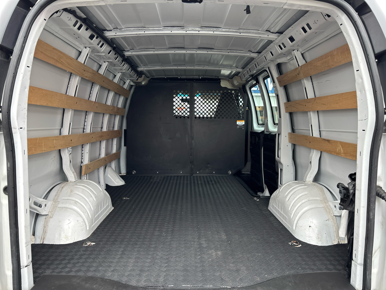 GMC Savana Cargo Van RWD 2500 135" 2023