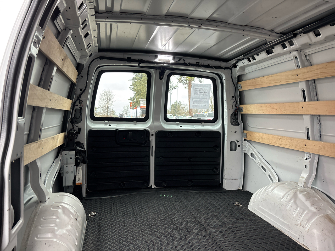 GMC Savana Cargo Van RWD 2500 135" 2023