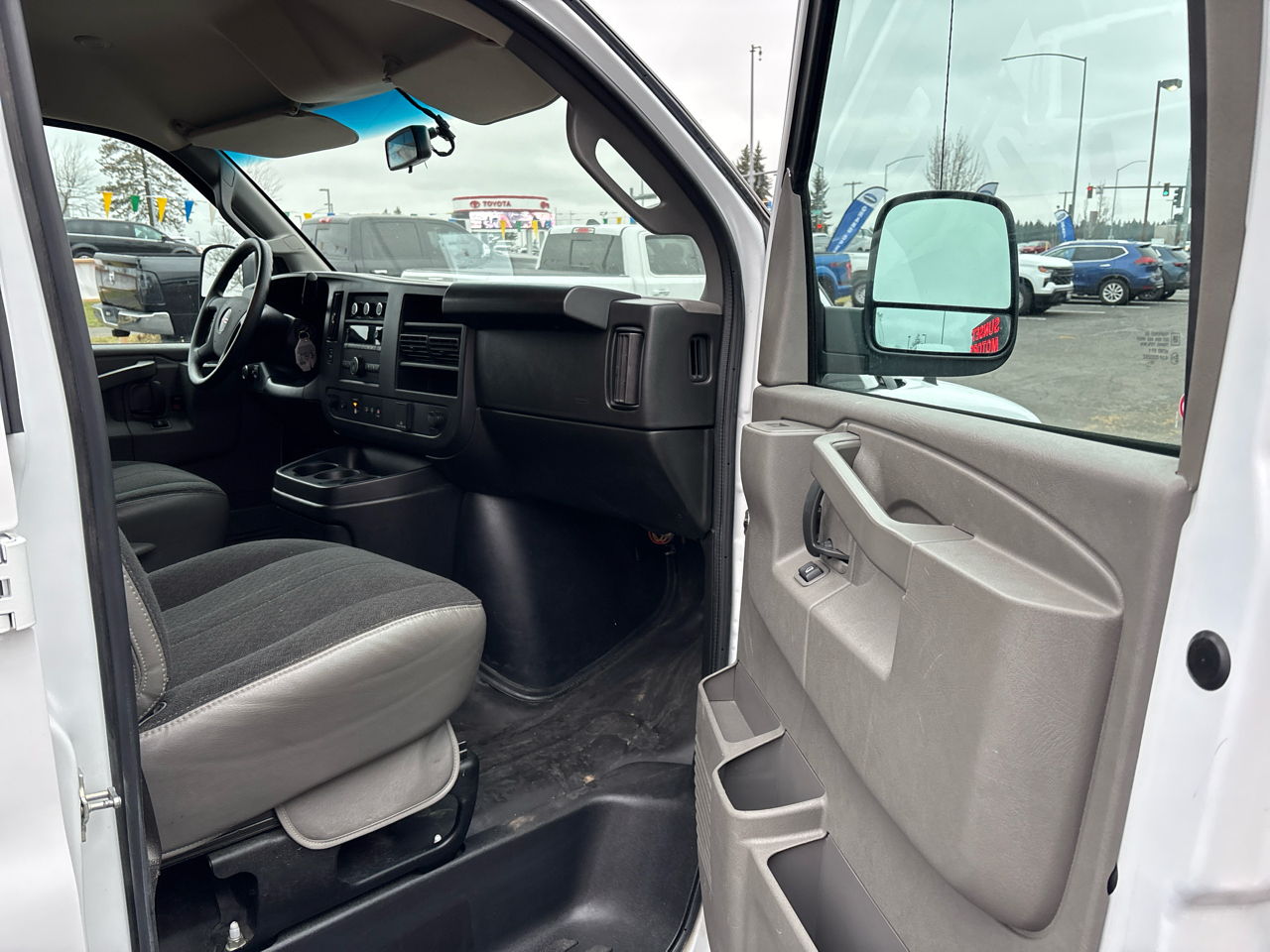 GMC Savana Cargo Van RWD 2500 135" 2023