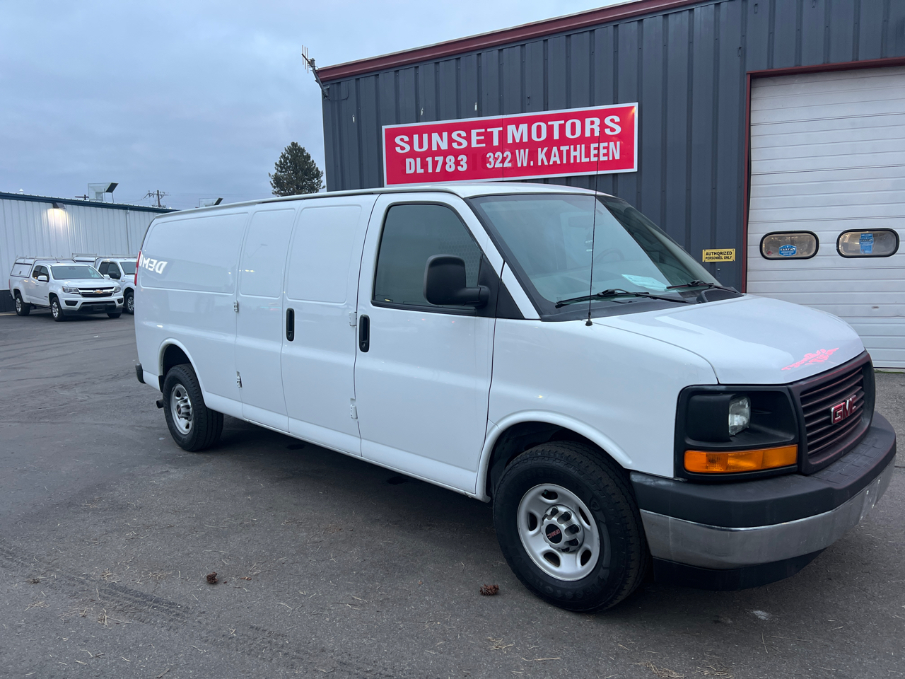 GMC Savana Cargo Van RWD 2500 155" 2017