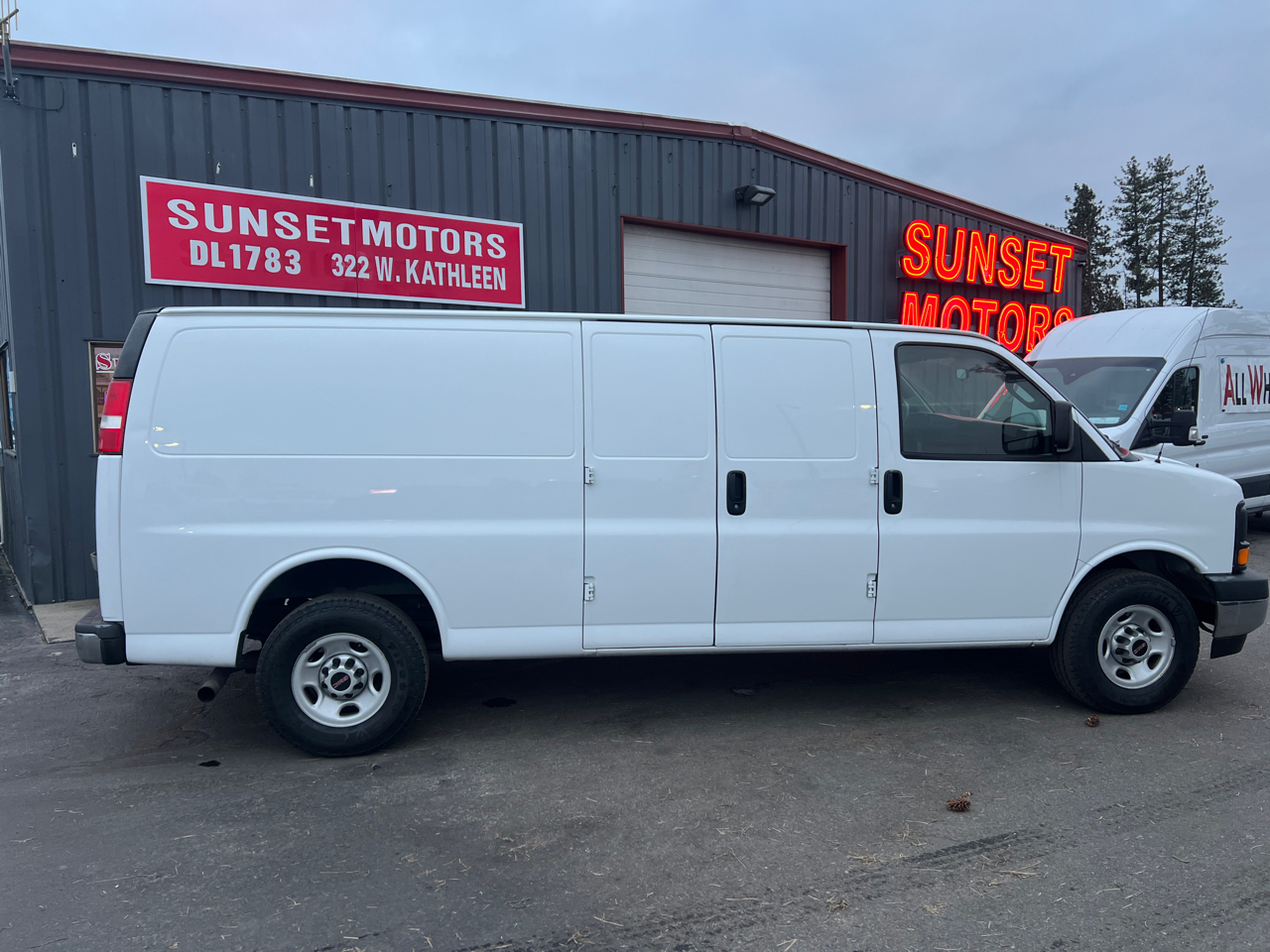 GMC Savana Cargo Van RWD 2500 155" 2017