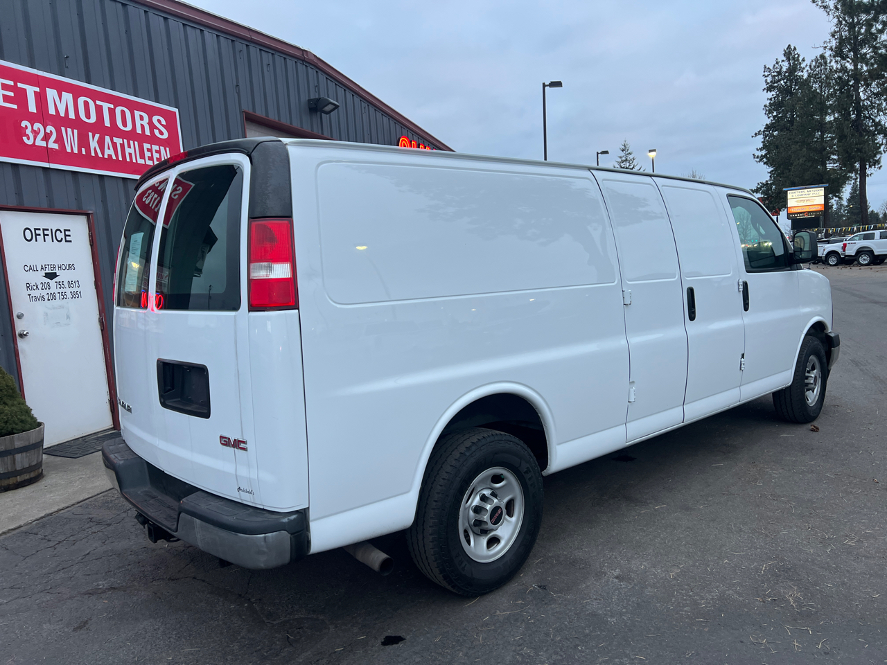 GMC Savana Cargo Van RWD 2500 155" 2017
