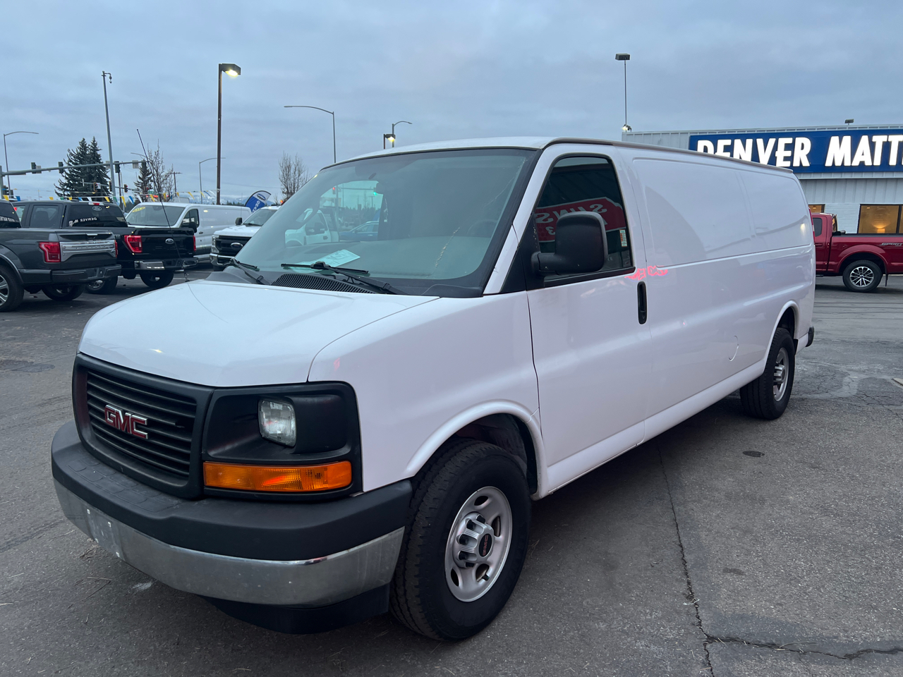 GMC Savana Cargo Van RWD 2500 155" 2017