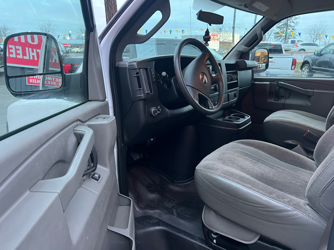 GMC Savana Cargo Van RWD 2500 155" 2017