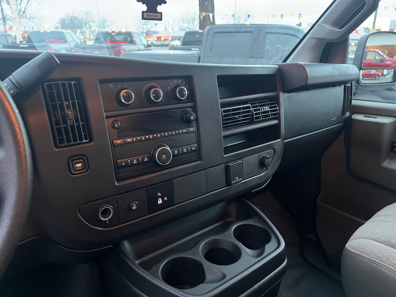 GMC Savana Cargo Van RWD 2500 155" 2017