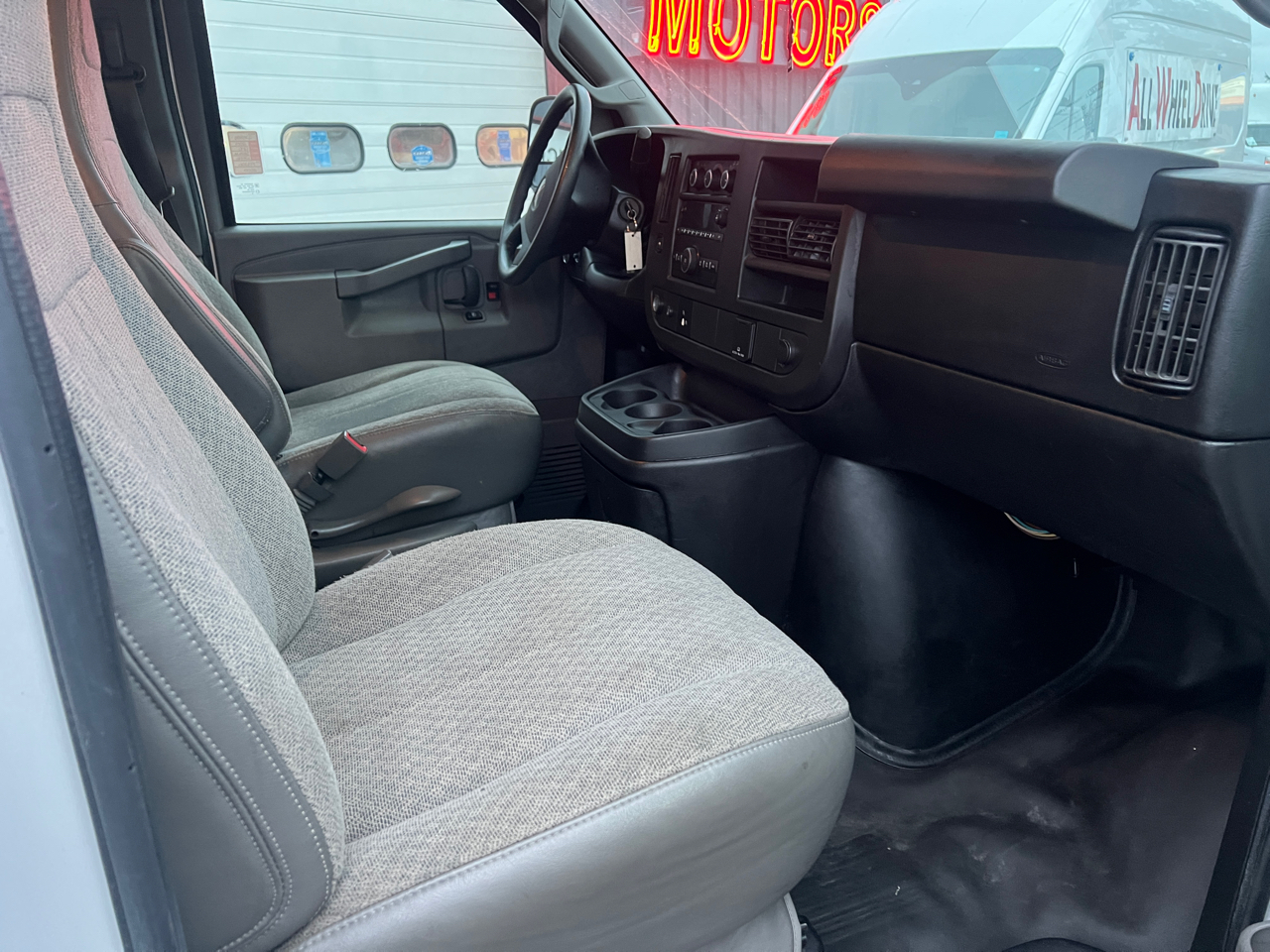 GMC Savana Cargo Van RWD 2500 155" 2017