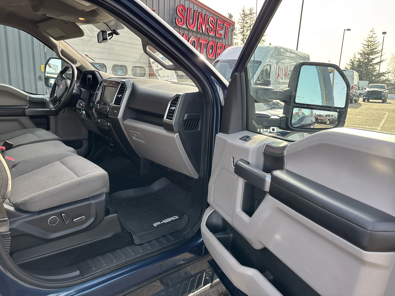 Ford F-150 4WD SuperCrew 145" XLT 2015