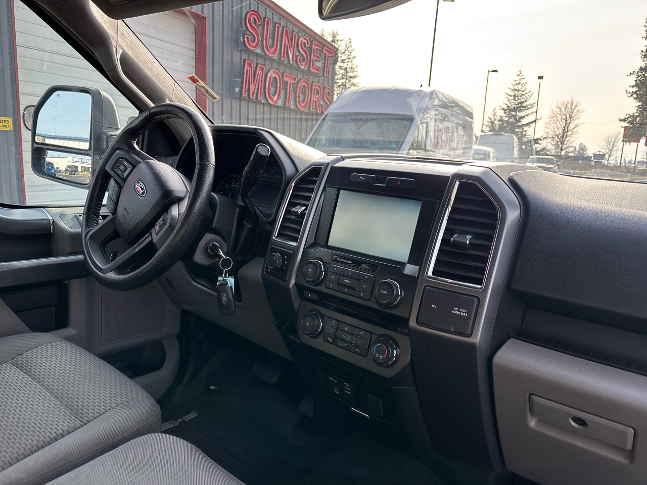 Ford F-150 4WD SuperCrew 145" XLT 2015