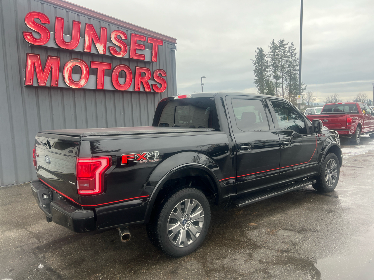 Ford F-150 4WD SuperCrew 145" Lariat 2016