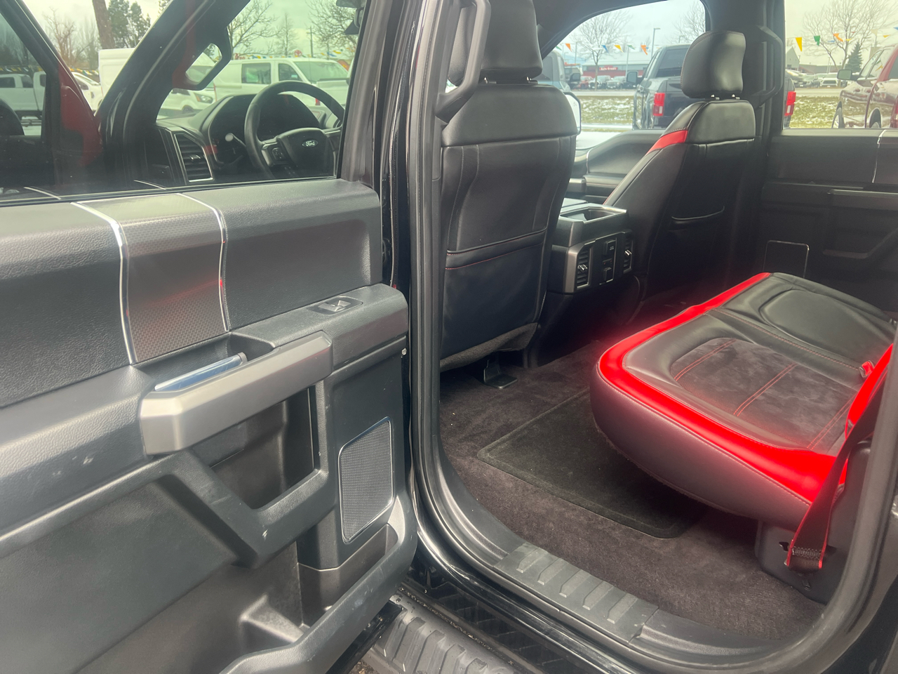 Ford F-150 4WD SuperCrew 145" Lariat 2016