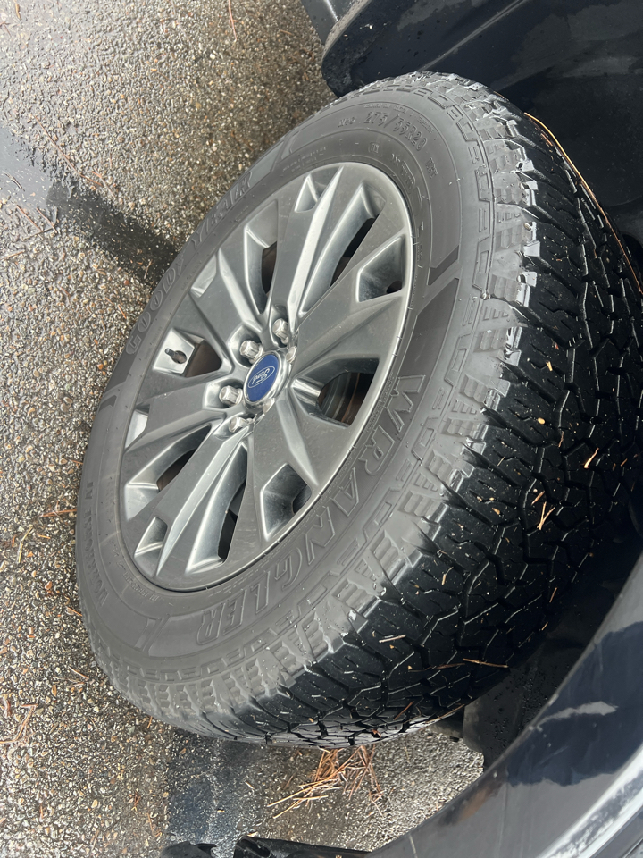 Ford F-150 4WD SuperCrew 145" Lariat 2016