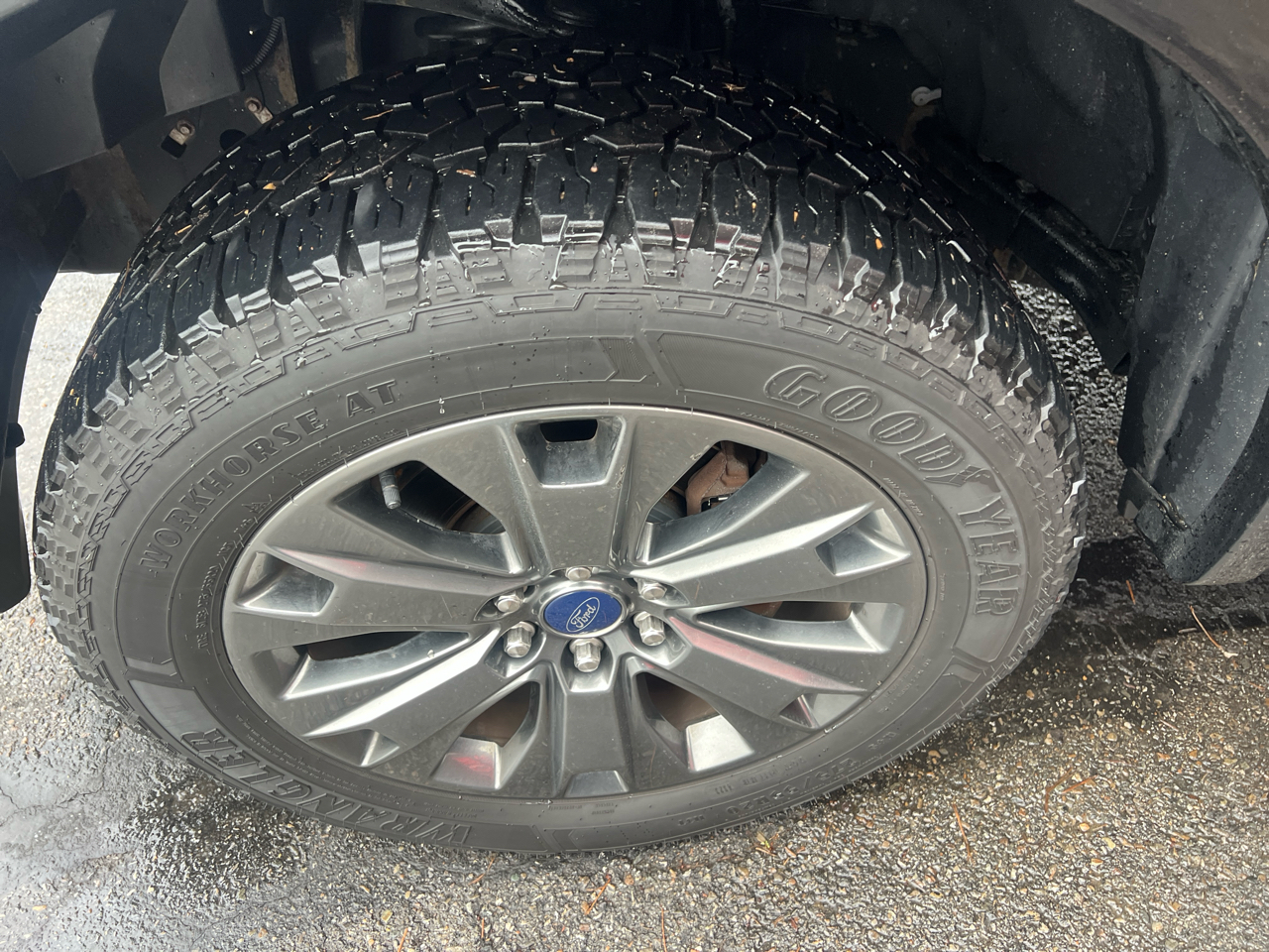 Ford F-150 4WD SuperCrew 145" Lariat 2016