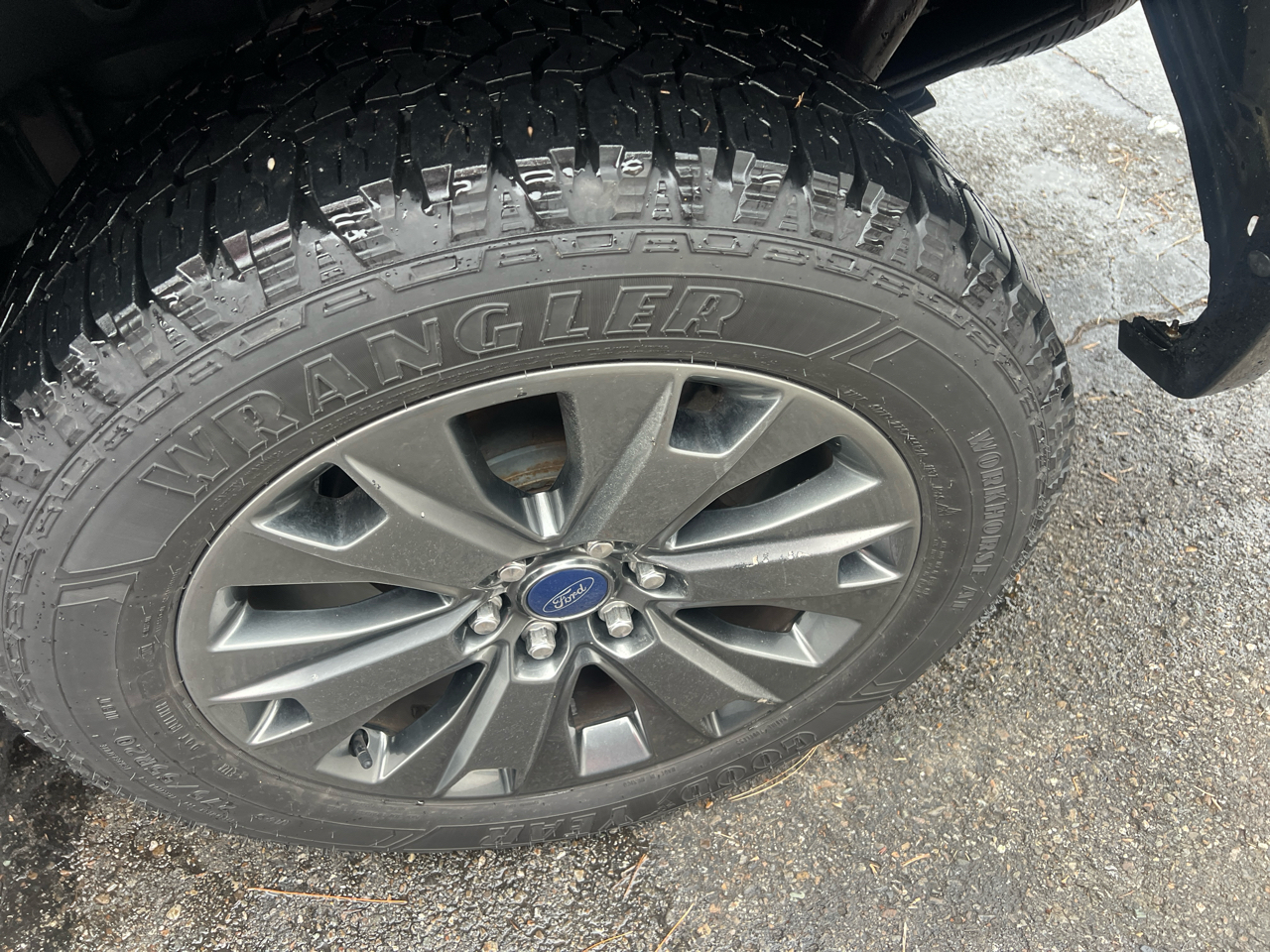 Ford F-150 4WD SuperCrew 145" Lariat 2016