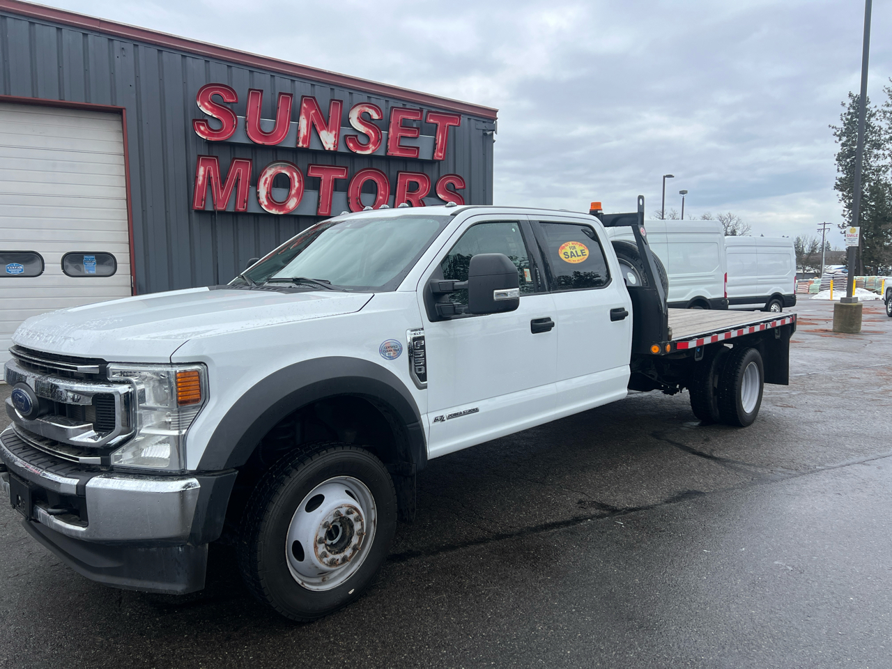 2022 Ford Super Duty F-550 DRW Crew Cab 200" WB 84" CA XLT