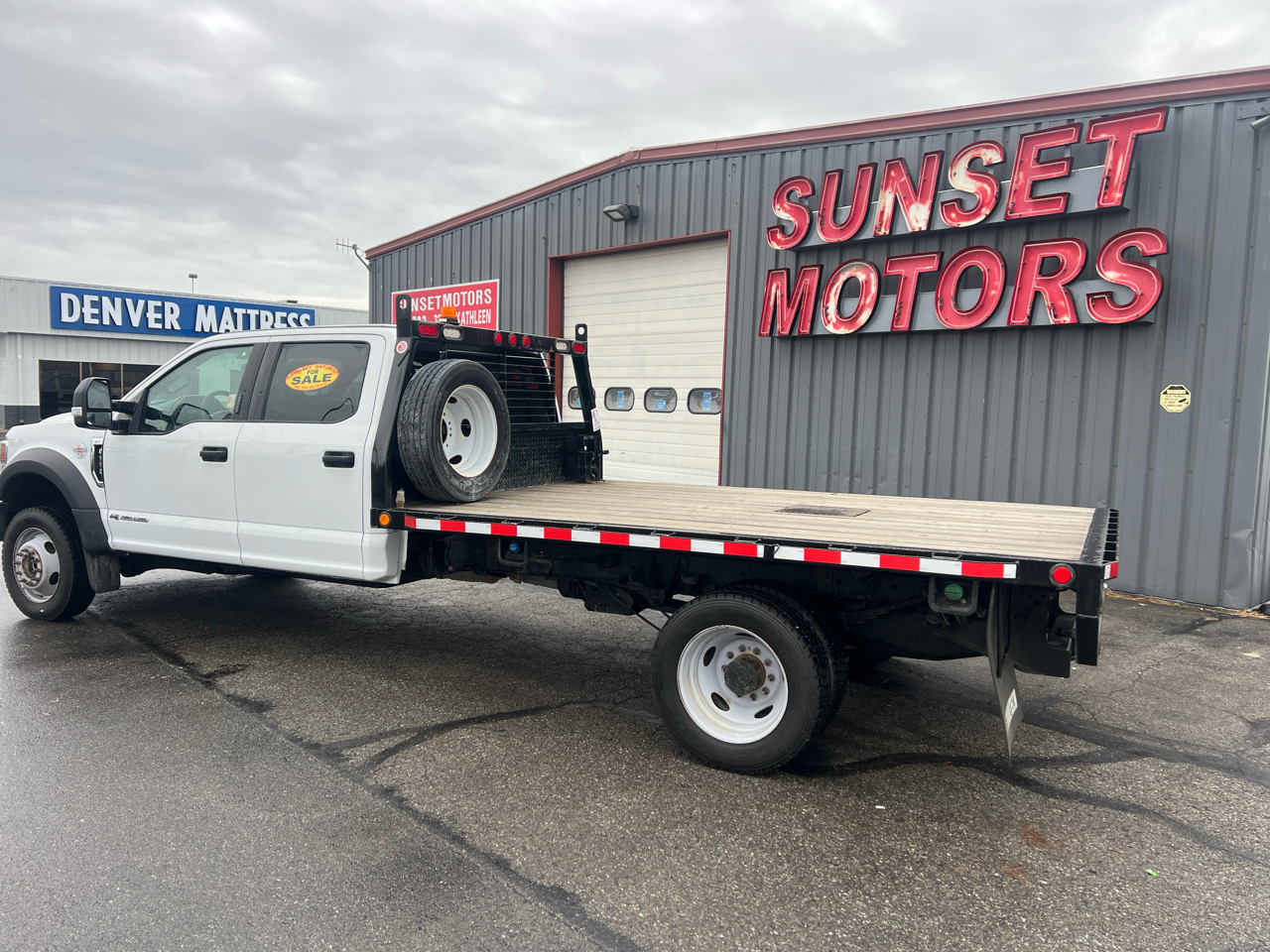 Ford Super Duty F-550 DRW Crew Cab 200" WB 84" CA XLT 2022