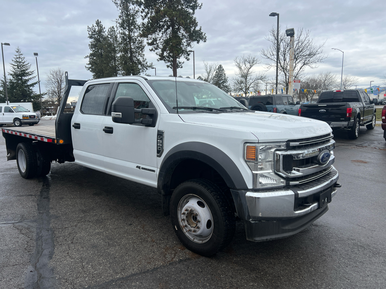 Ford Super Duty F-550 DRW Crew Cab 200" WB 84" CA XLT 2022