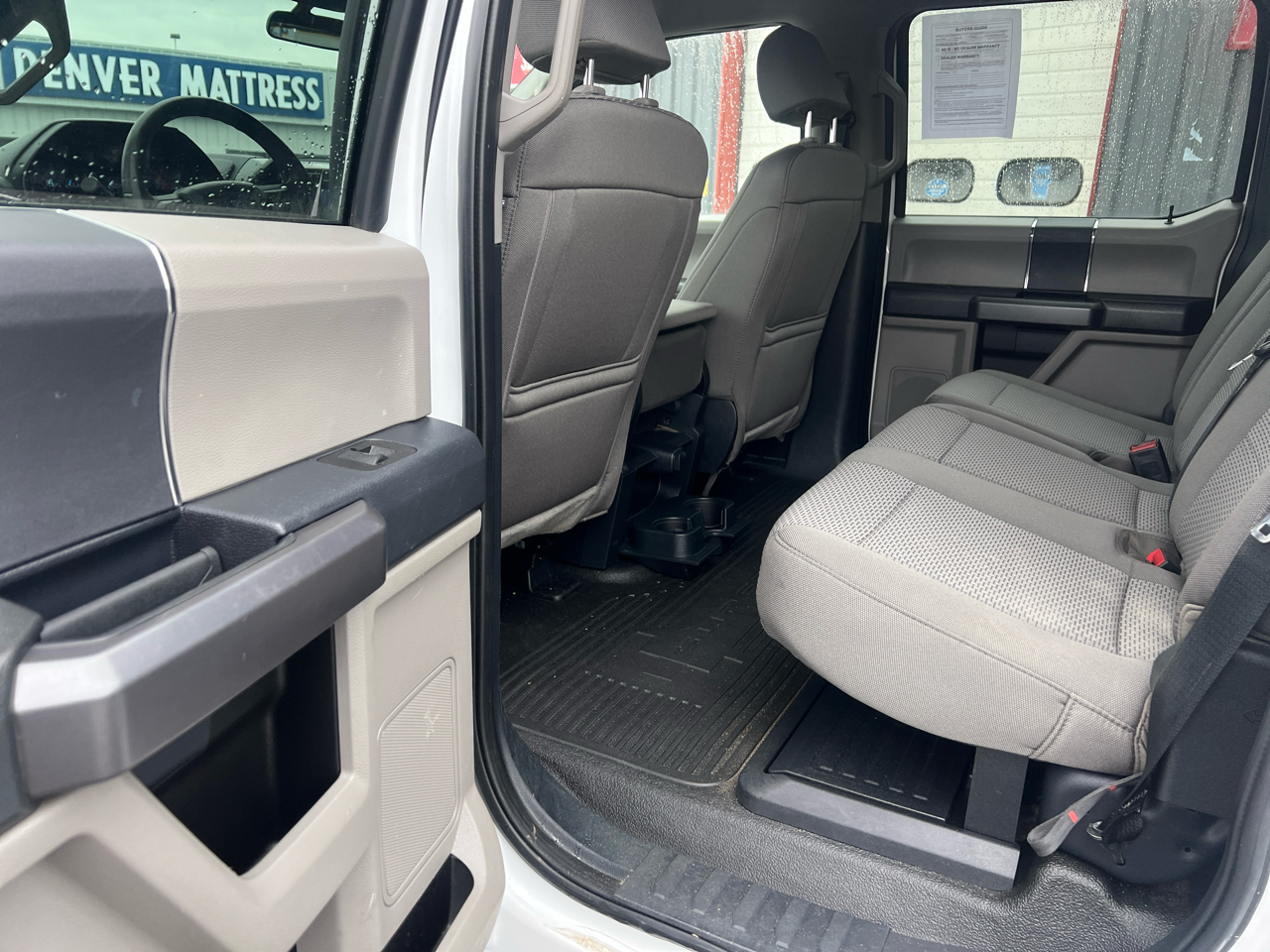 Ford Super Duty F-550 DRW Crew Cab 200" WB 84" CA XLT 2022