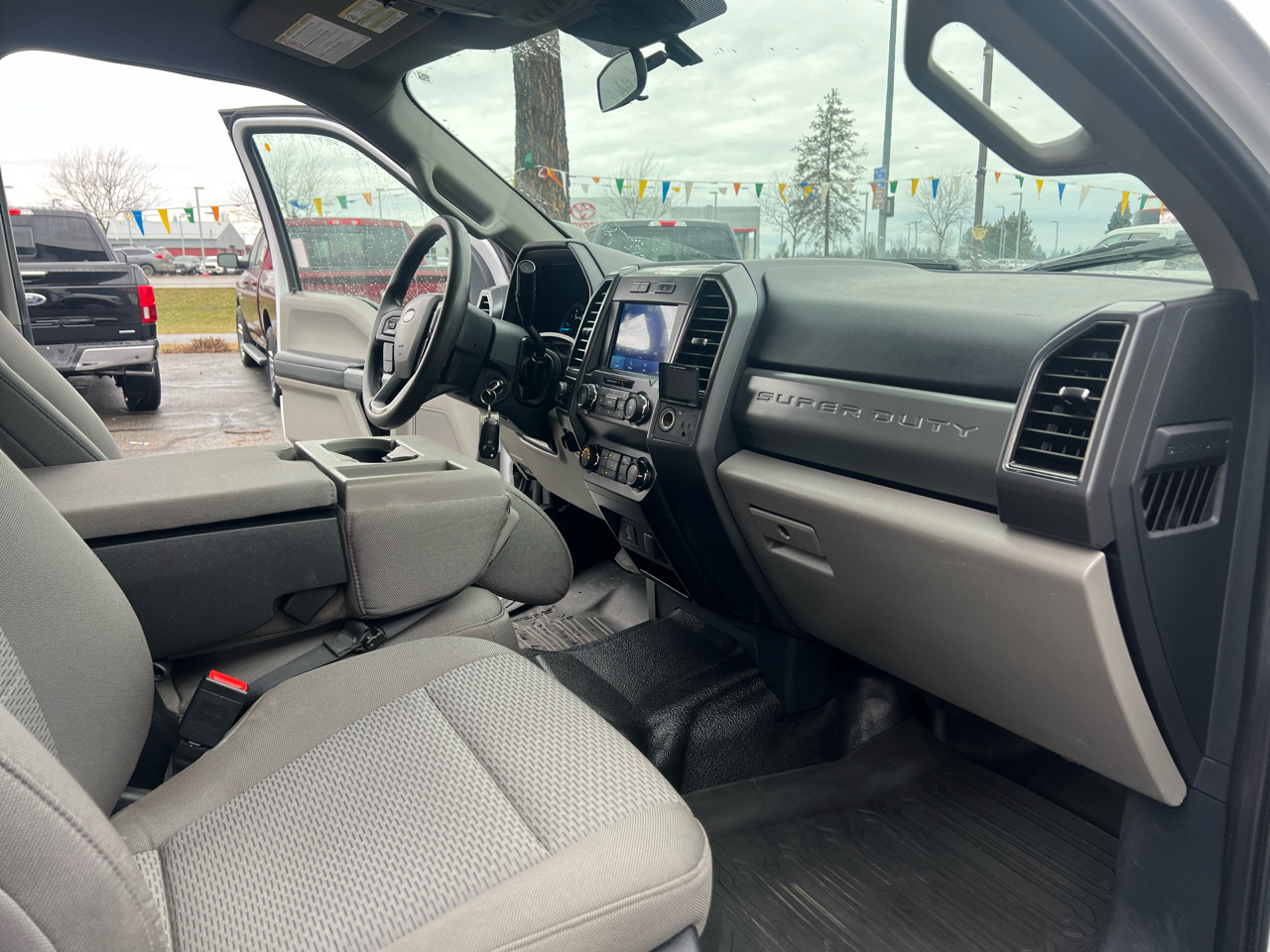 Ford Super Duty F-550 DRW Crew Cab 200" WB 84" CA XLT 2022