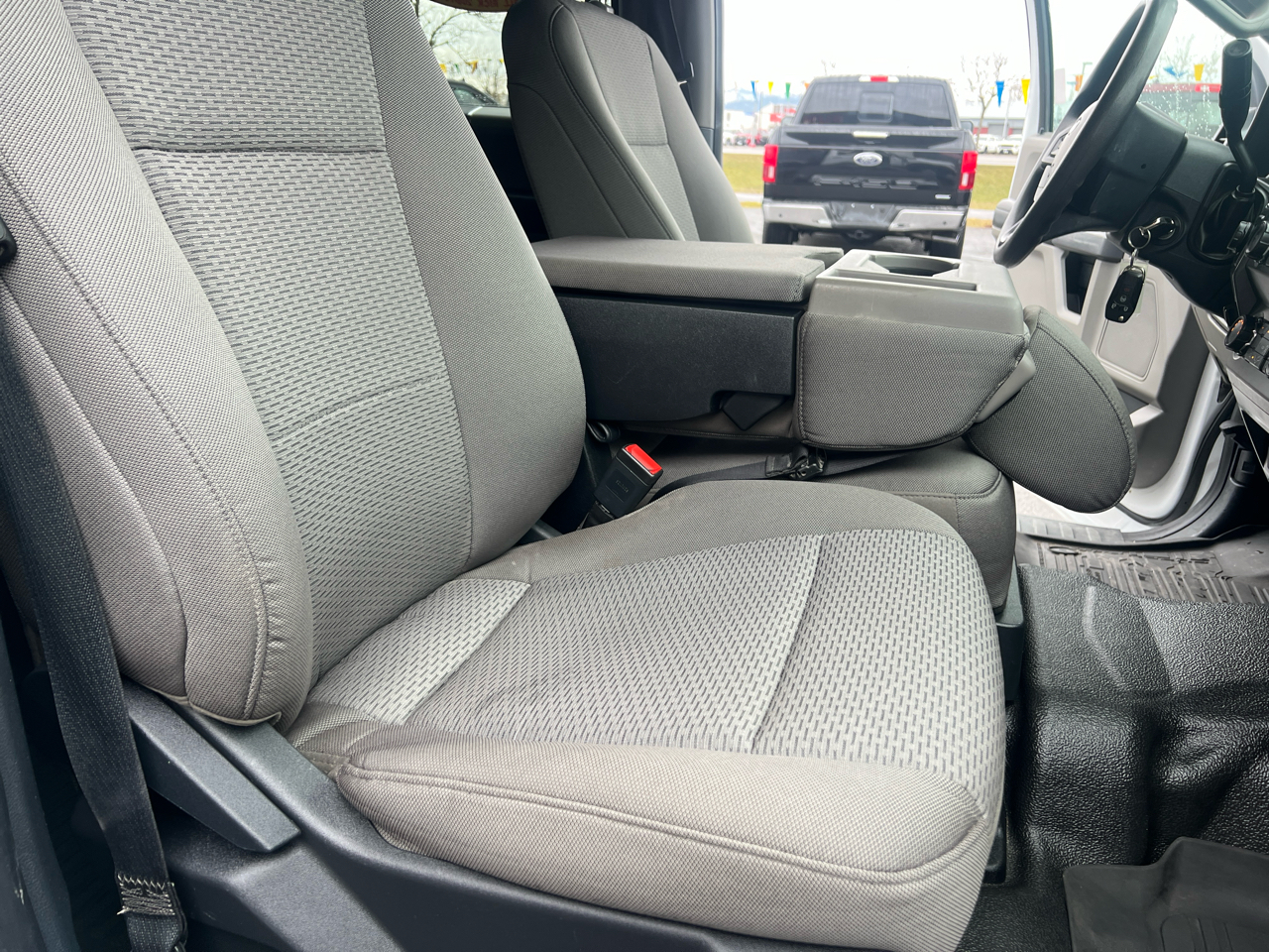 Ford Super Duty F-550 DRW Crew Cab 200" WB 84" CA XLT 2022