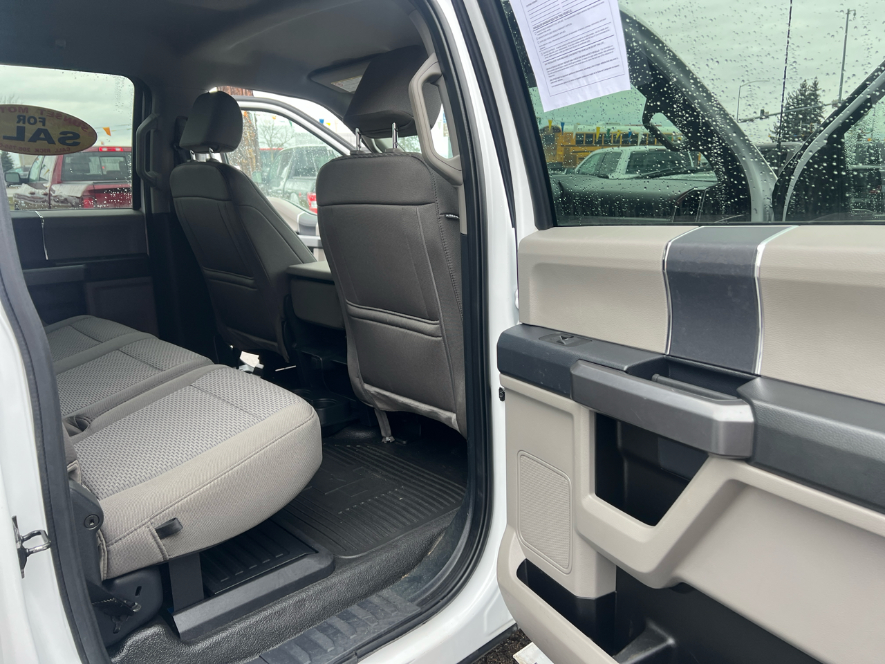 Ford Super Duty F-550 DRW Crew Cab 200" WB 84" CA XLT 2022