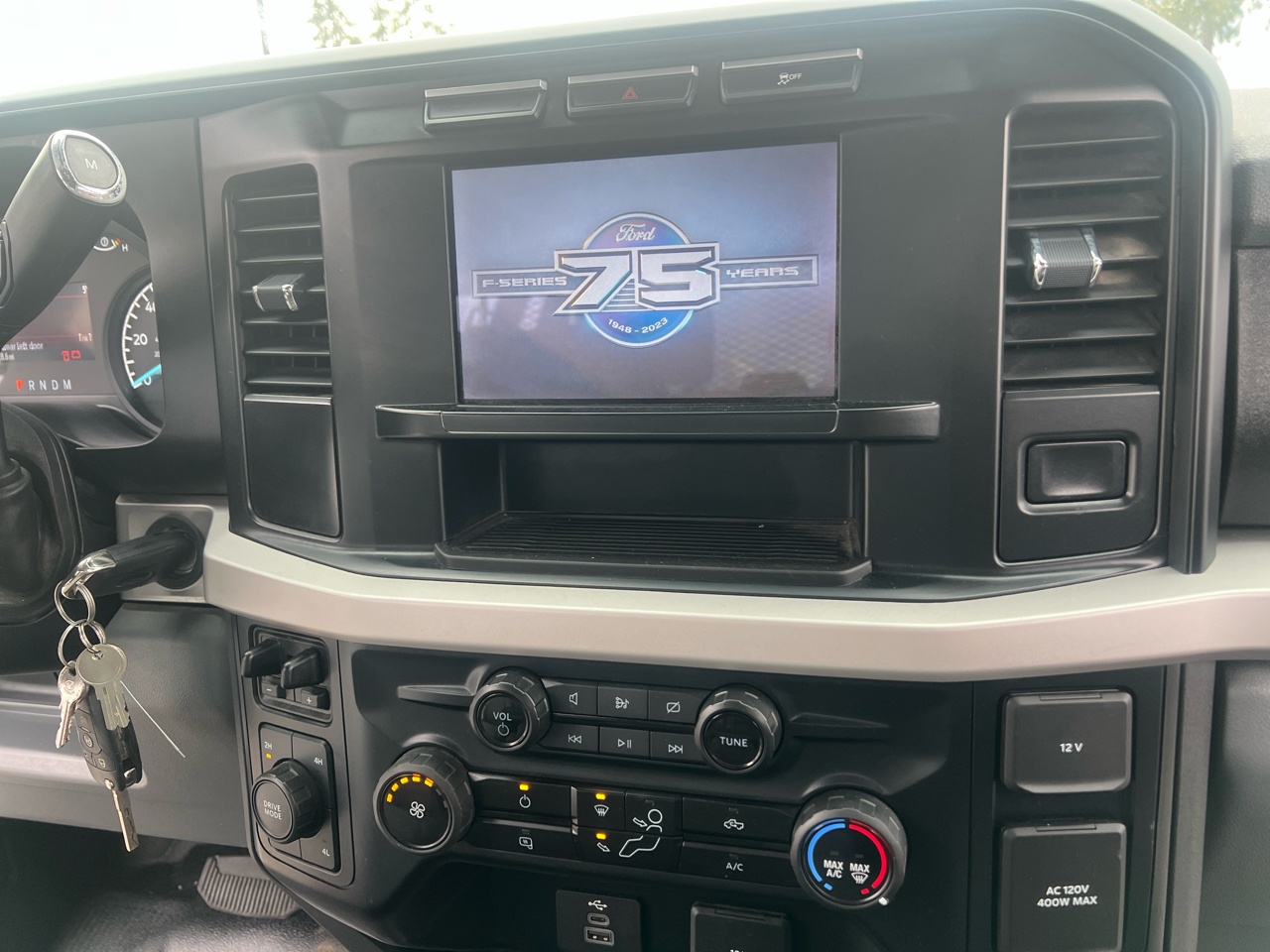 Ford Super Duty F-550 DRW XLT 4WD Crew Cab 203" WB 84" CA 2023