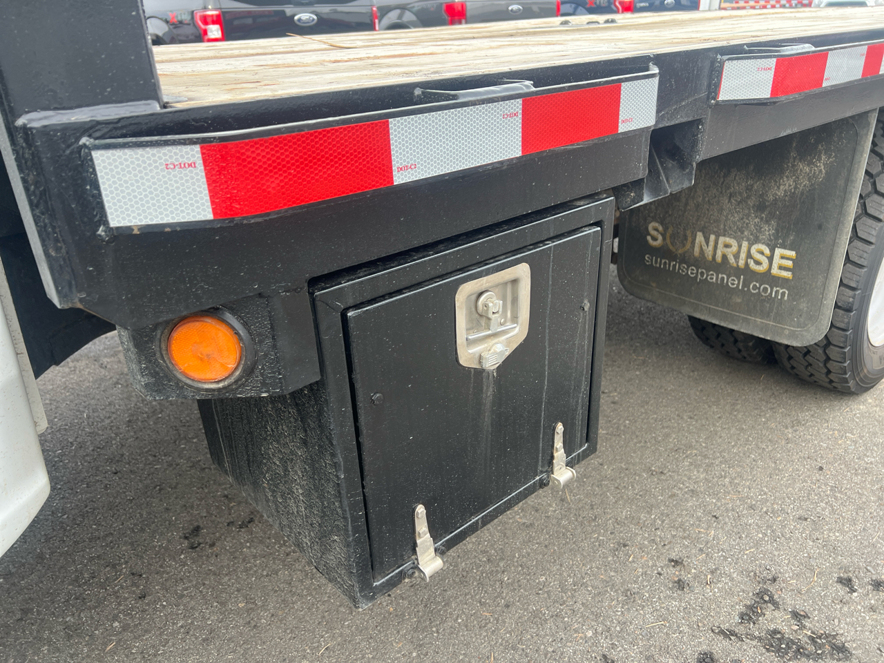 Ford Super Duty F-550 DRW XLT 4WD Crew Cab 203" WB 84" CA 2023