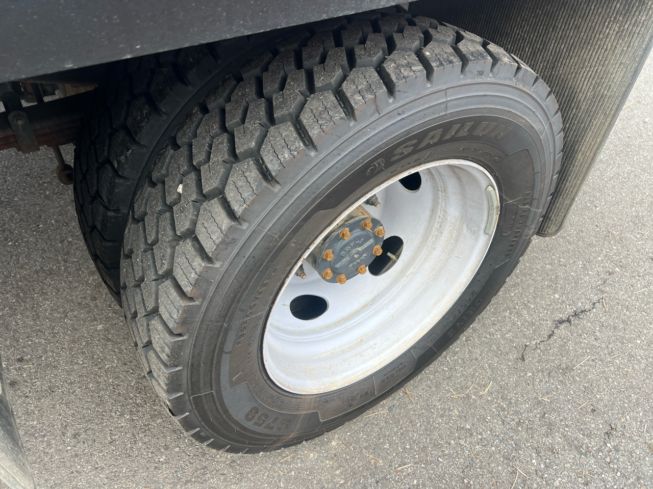 Ford Super Duty F-550 DRW XLT 4WD Crew Cab 203" WB 84" CA 2023