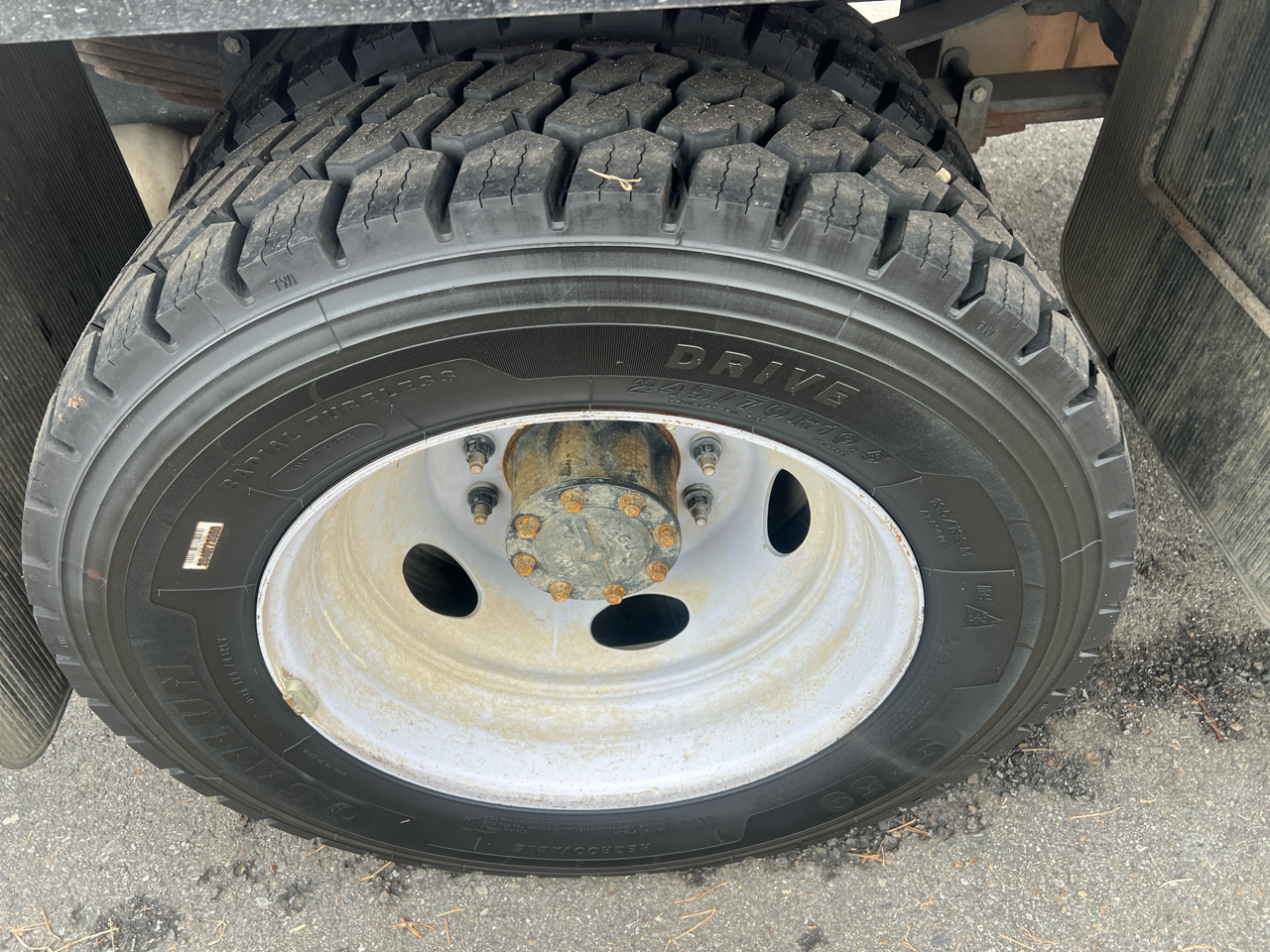 Ford Super Duty F-550 DRW XLT 4WD Crew Cab 203" WB 84" CA 2023