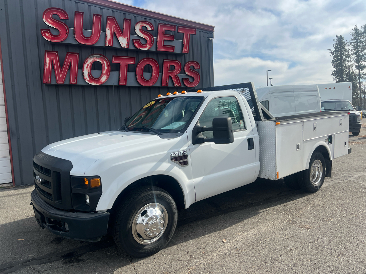 2008 Ford Super Duty F-350 DRW 2WD Reg Cab 141" WB 60" CA XLT