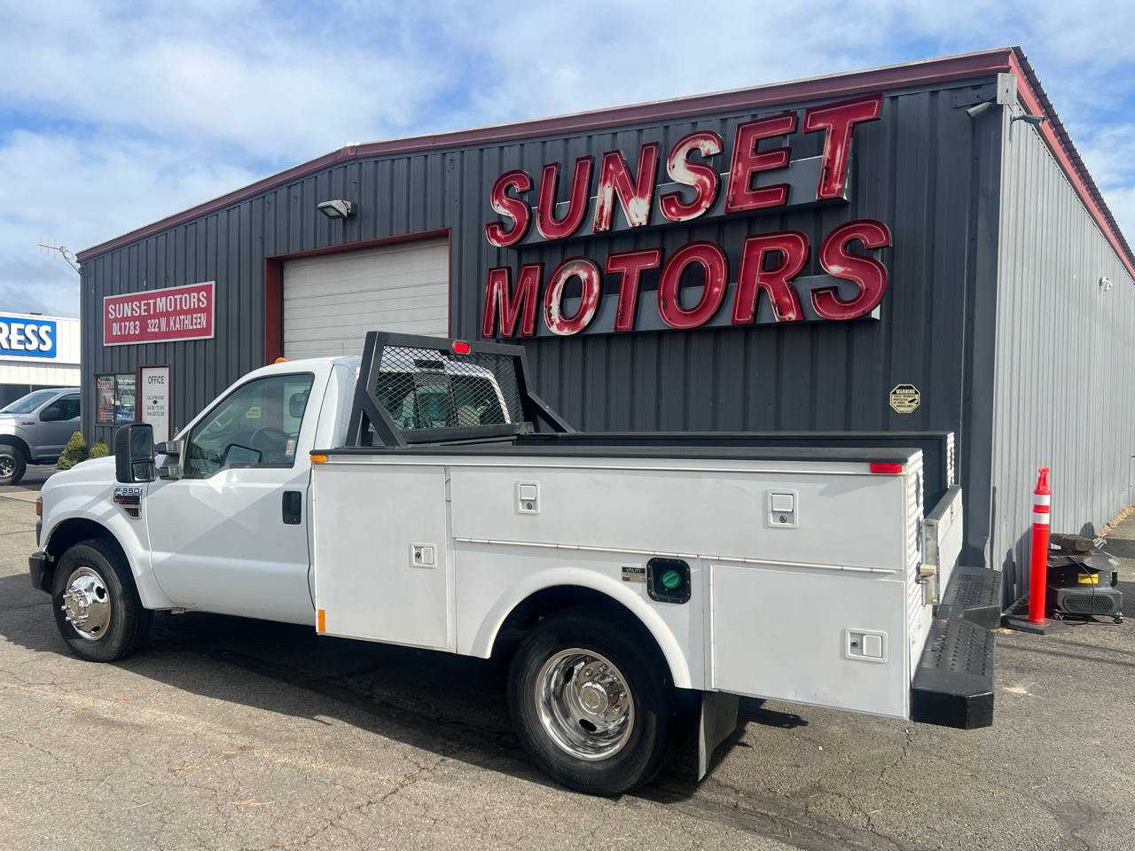 Ford Super Duty F-350 DRW 2WD Reg Cab 141" WB 60" CA XLT 2008