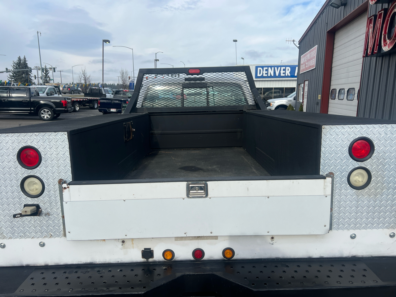 Ford Super Duty F-350 DRW 2WD Reg Cab 141" WB 60" CA XLT 2008