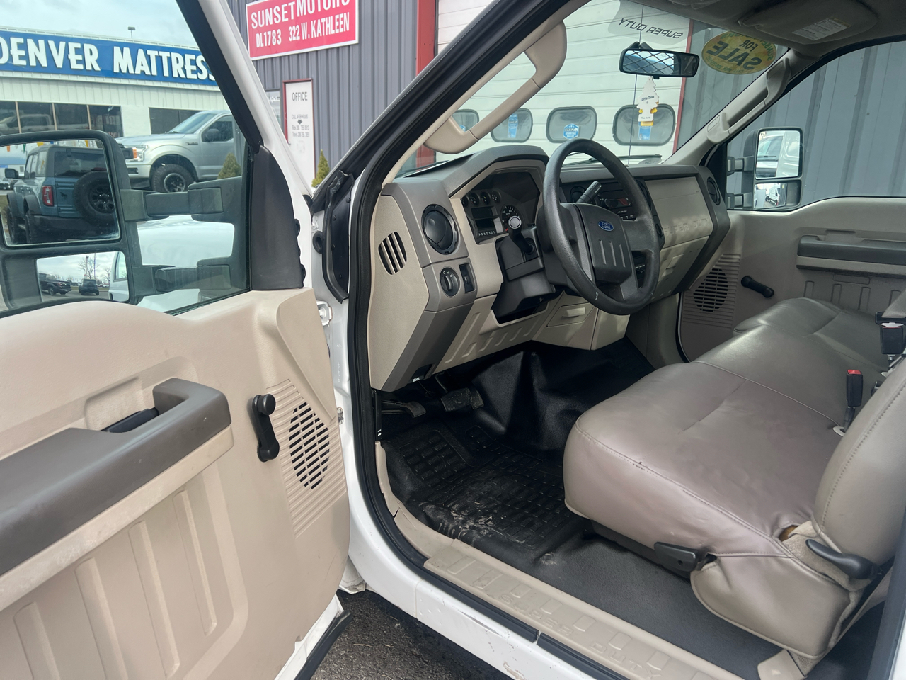 Ford Super Duty F-350 DRW 2WD Reg Cab 141" WB 60" CA XLT 2008