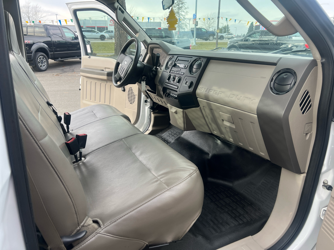 Ford Super Duty F-350 DRW 2WD Reg Cab 141" WB 60" CA XLT 2008