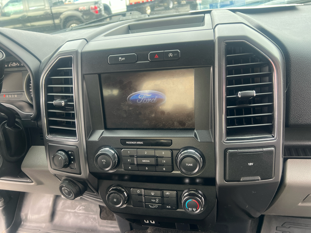 Ford F-150 4WD SuperCrew 145" XLT 2019