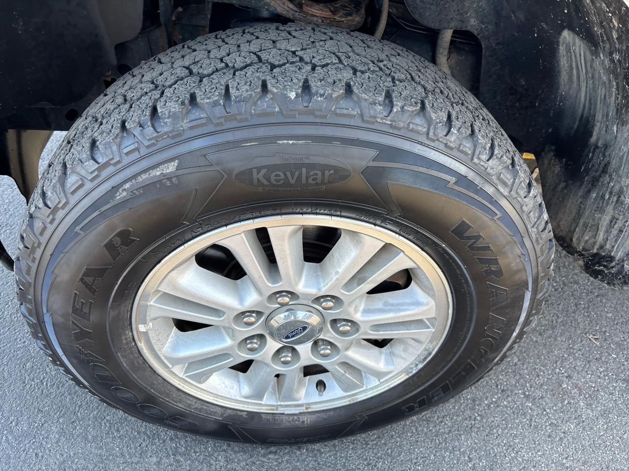 Ford F-150 4WD SuperCab 163" XL w/HD Payload Pkg 2014