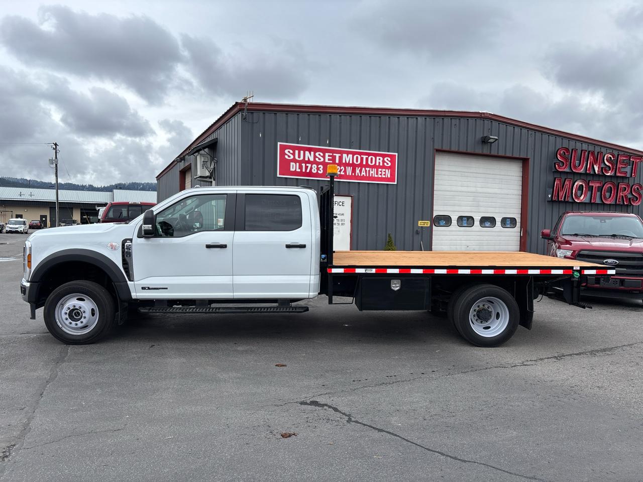 Ford F-550 Super Duty Crew Cab 4WD DRW 2024