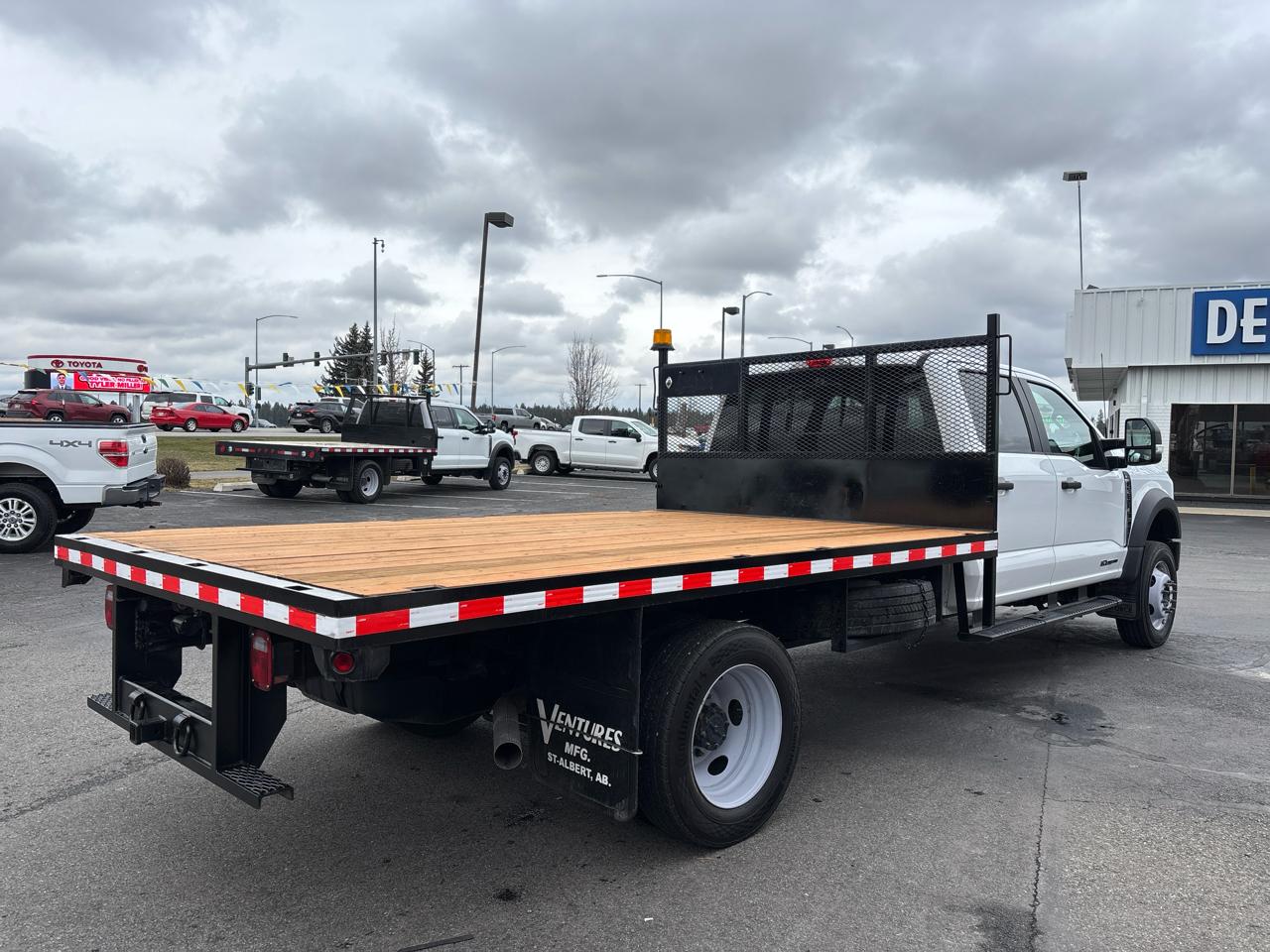 Ford F-550 Super Duty Crew Cab 4WD DRW 2024